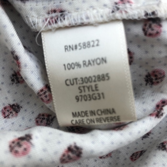 Max Studio blouse ladybug print button down top women’s small short sleeve - Picture 10 of 11